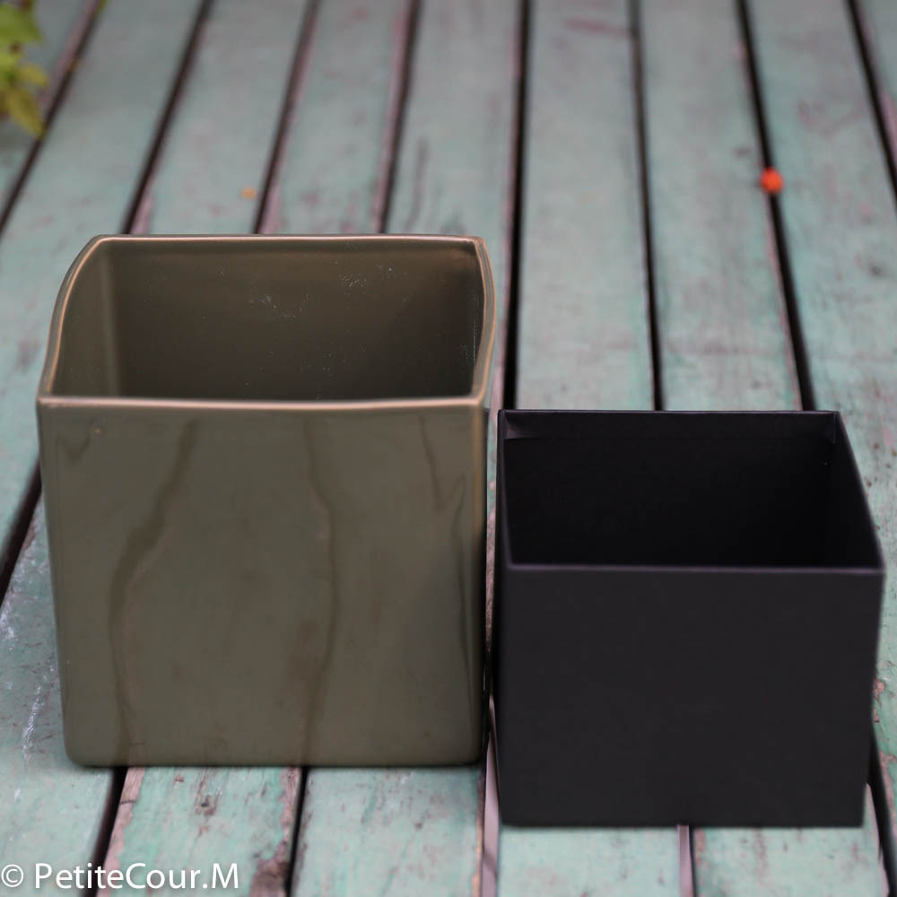 デコアレンジメントの陶器ベース写真