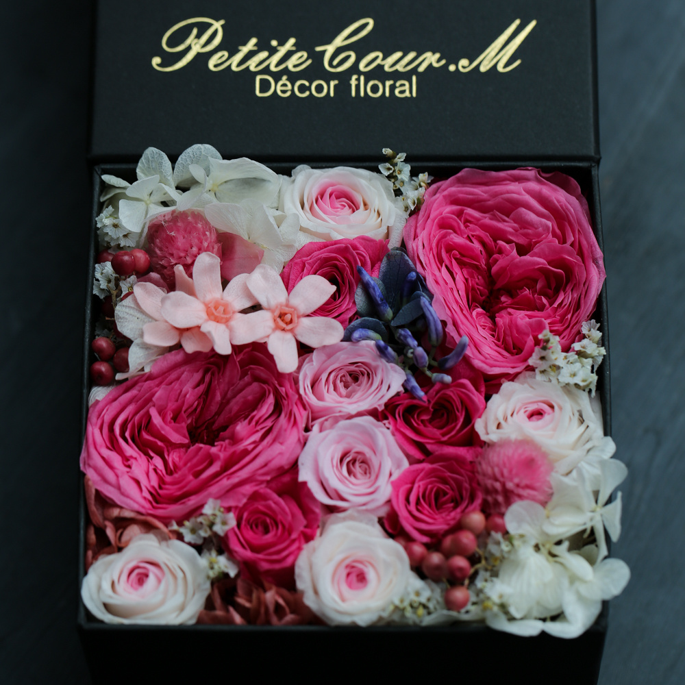 プリザーブドフラワーハート型ボックスの写真