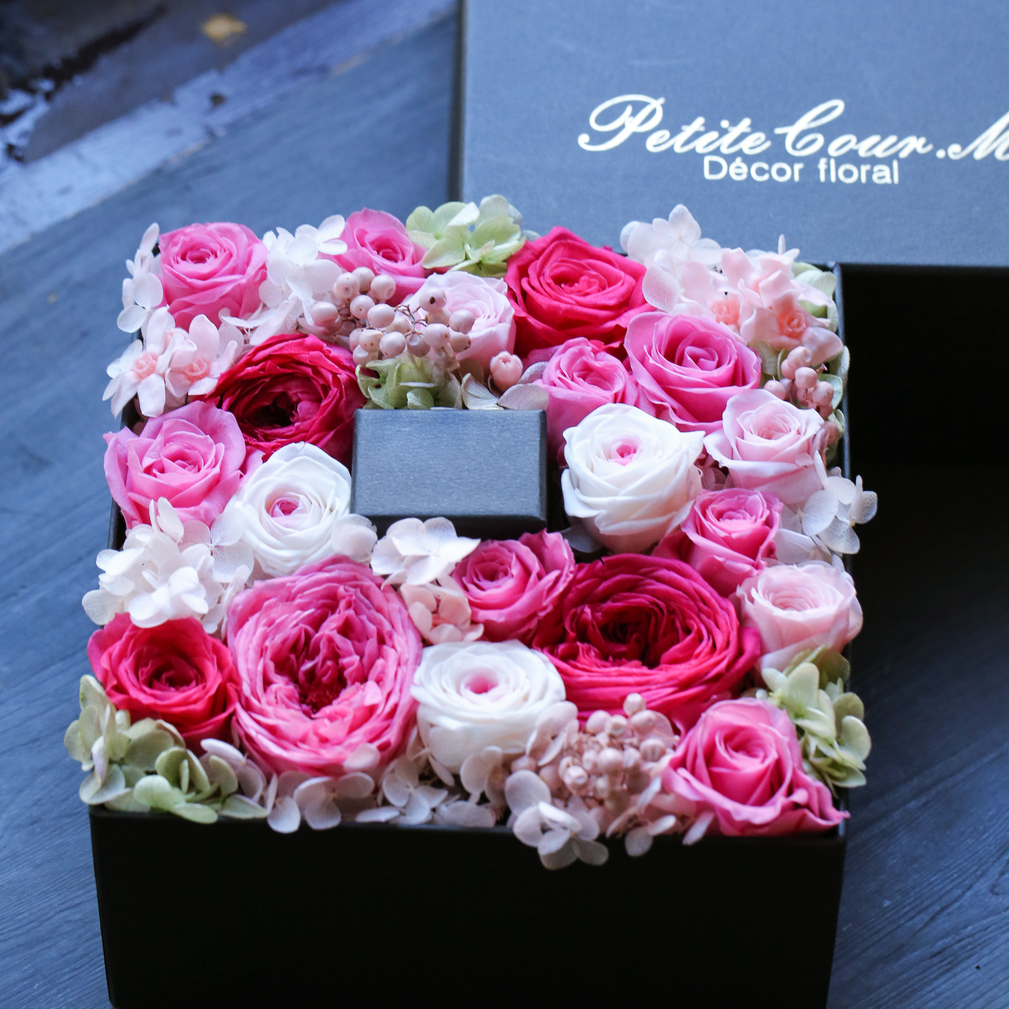 プリザーブドフラワーハート型ボックスの写真